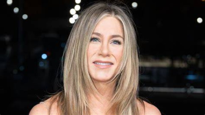 Jennifer Aniston Embracing Confidence in a Bikini: A Journey of Self-Love and Empowerment